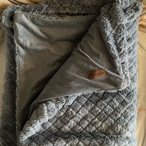 Ugg blanket-on hold